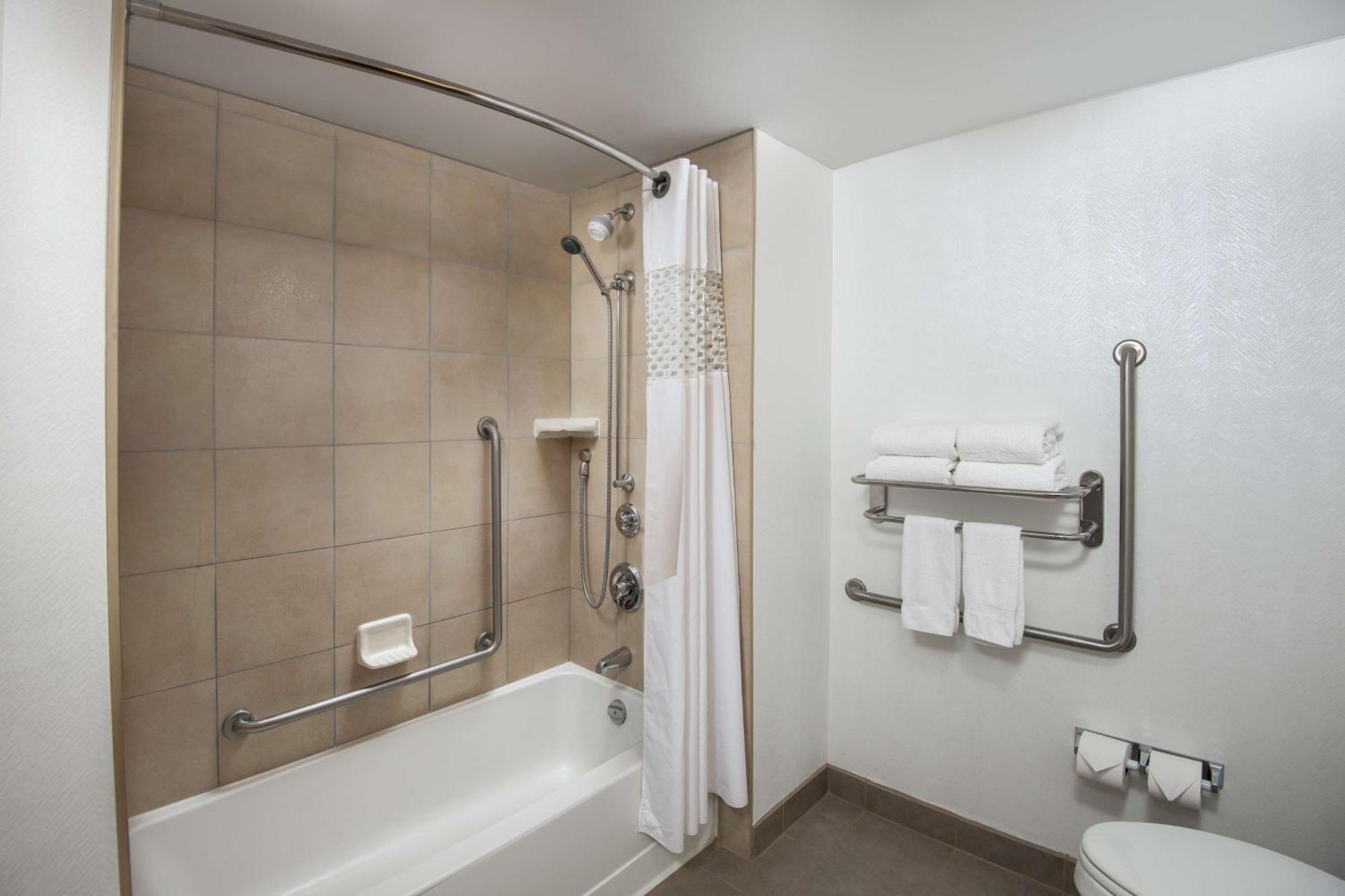 Hampton Inn & Suites By Hilton Barrie Esterno foto